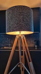 Vloerlamp met houten driepoot.
In hoogte verstelbaar., Ophalen, Gebruikt, Hout, 150 tot 200 cm