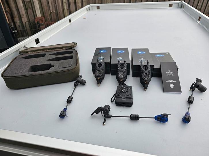 Beetmelders Nash R4 3+1 compleet set, Watersport en Boten, Hengelsport | Karpervissen, Zo goed als nieuw, Complete set, Ophalen of Verzenden