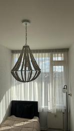 Witte houten kralen kroonluchter, Huis en Inrichting, Lampen | Hanglampen, Ophalen, Zo goed als nieuw, Hout, 50 tot 75 cm