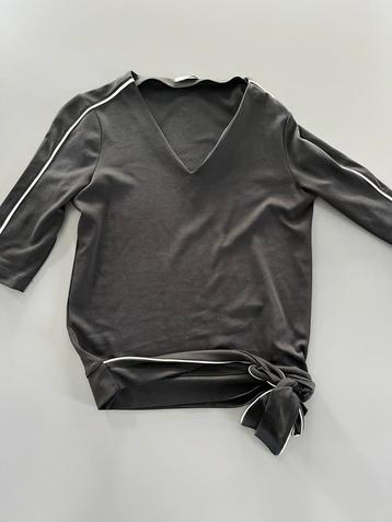 Anna Zwarte Trui Maat S beschikbaar voor biedingen