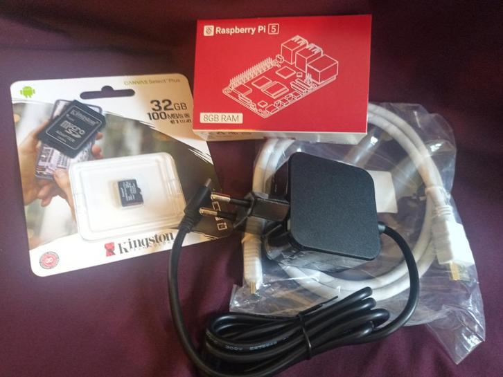 Raspberry Pi 5 Kit, Computers en Software, Moederborden, Zo goed als nieuw, Overige typen, DDR4, Verzenden