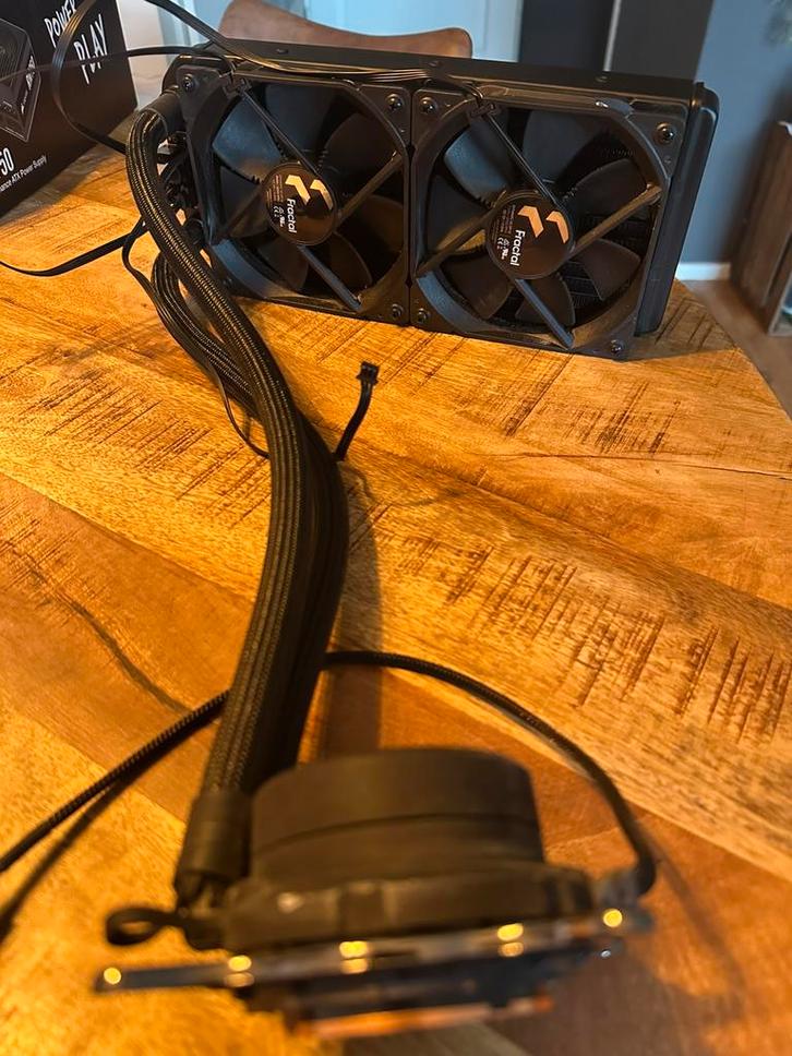 Fractal design 240mm AIO, Computers en Software, Computerkoelers, Nieuw, Waterkoeling, Ophalen