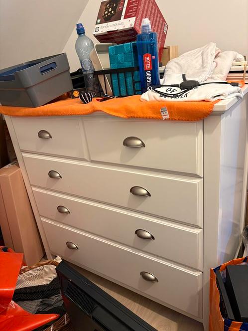 Witte commode. Stevig/ zwaar. 1 meter breed. 5 laden, Kinderen en Baby's, Kinderkamer | Commodes en Kasten, Zo goed als nieuw