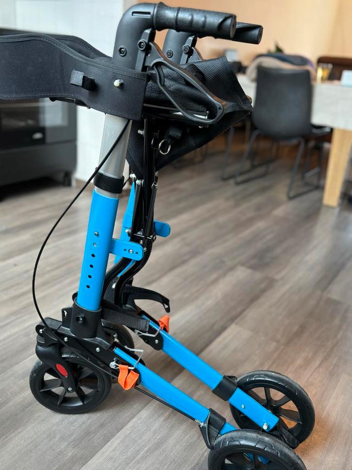 Rollator zo goed als nieuw, Diversen, Rollators, Zo goed als nieuw, Lichtgewicht, Ophalen