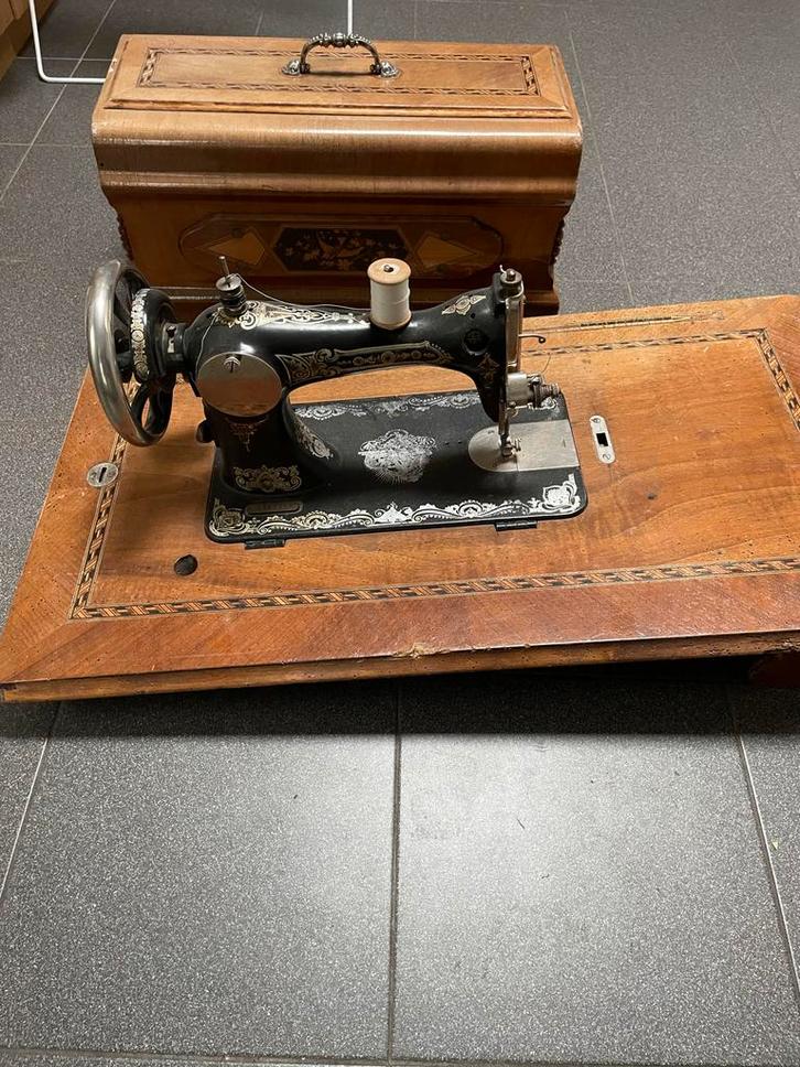 Antieke Singer naaimachine met houten koffer, Antiek en Kunst, Antiek | Naaimachines, Ophalen of Verzenden