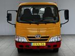 Toyota Dyna 150 / 3-PERSOONS!/ Elek.Pakket/ Radio+CD/ Stuurb, Auto's, Bestelauto's, Stof, Gebruikt, Origineel Nederlands, Bedrijf