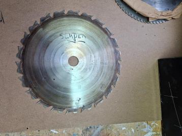 Diverse zaagbladen 300mm beschikbaar voor biedingen