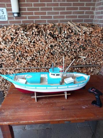 Vissersboot RC Modelboot beschikbaar voor biedingen