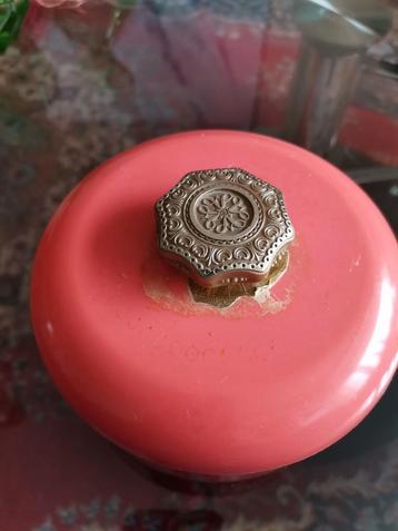 Vintage poederdoos/container: Avon "Onvergetelijk beschikbaar voor biedingen