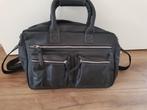 NIeuwe zwarte  leren tas, met prijskaartje!, Sieraden, Tassen en Uiterlijk, Tassen | Reistassen en Weekendtassen, Ophalen, 40 tot 60 cm