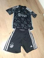Zgan adidas pakje ajax amsterdam 5/6 jaar inclusief sokken, Sport en Fitness, Maat XS of kleiner, Ophalen of Verzenden, Zo goed als nieuw