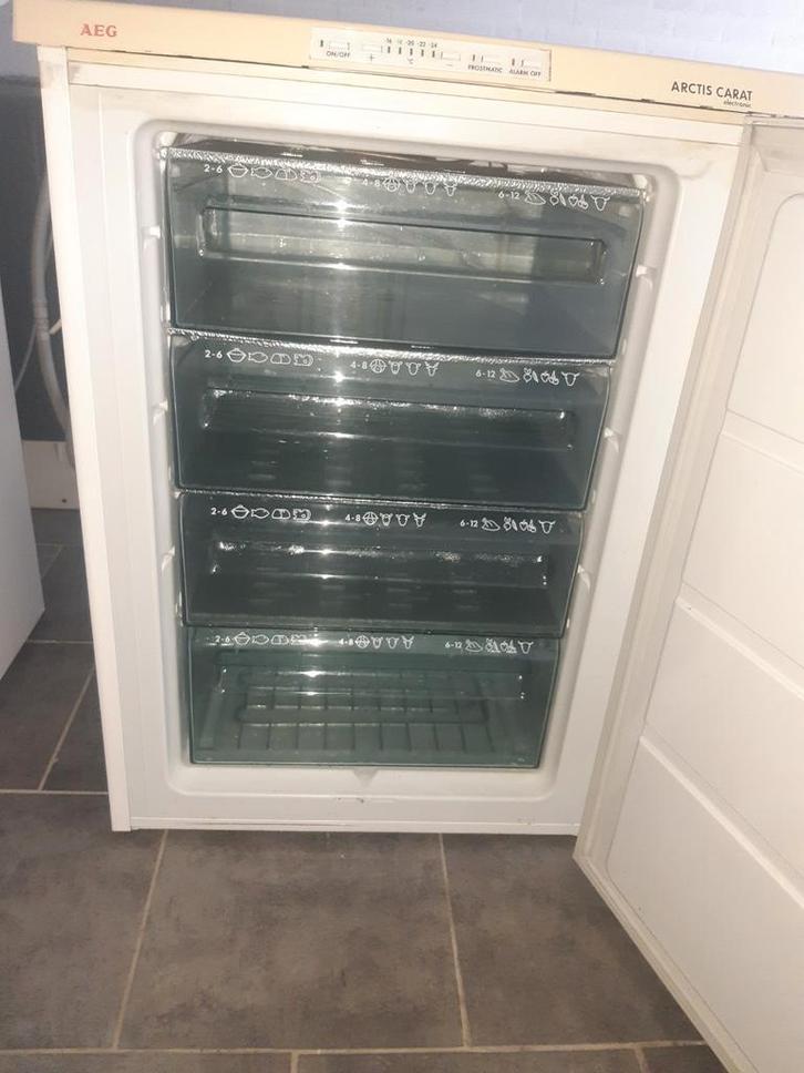 AEG ARCTIS VRIESKAST, Witgoed en Apparatuur, Vriezers en Diepvrieskisten, Gebruikt, Vrijstaand, Vrieskast, 85 tot 120 cm, 60 tot 90 cm