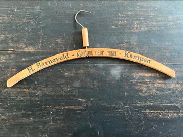 Antieken kleding hanger knaapje Kampen beschikbaar voor biedingen