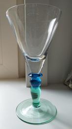 Groot vintage glas op groene blauwe voet, Overige typen, Zo goed als nieuw, Ophalen