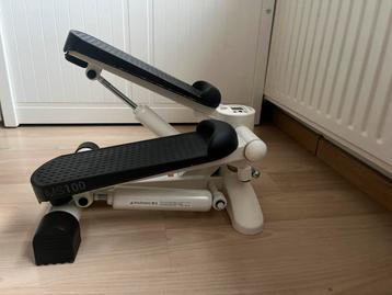 Step apparaat decathlon beschikbaar voor biedingen
