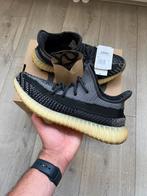Yeezy Boost 350 V2 Carbon - Maat 44, Zwart, Ophalen of Verzenden, Sneakers of Gympen, Adidas