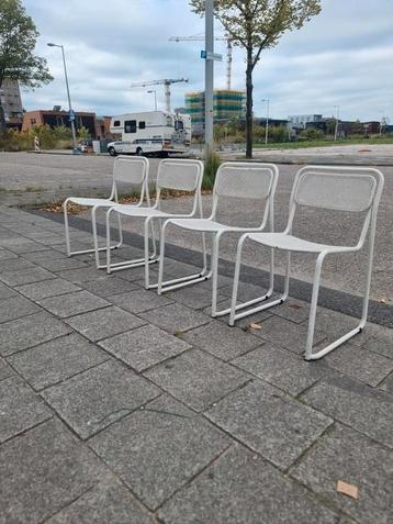 Vintage buisframe stoelen ,ook geschikt voor in de tuin beschikbaar voor biedingen