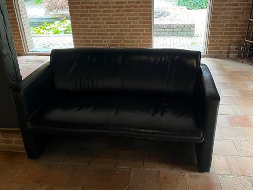 Zwart leren tweezits bank Leolux, Huis en Inrichting, Banken | Bankstellen, Gebruikt, Rechte bank, Tweepersoons, 150 tot 200 cm