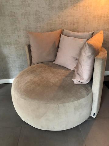 Llounge fauteuil beschikbaar voor biedingen