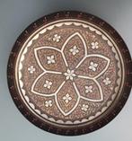 Prachtig gekleurde kunstig handbewerkte metalen schaal, Ophalen of Verzenden, Rond, Overige materialen