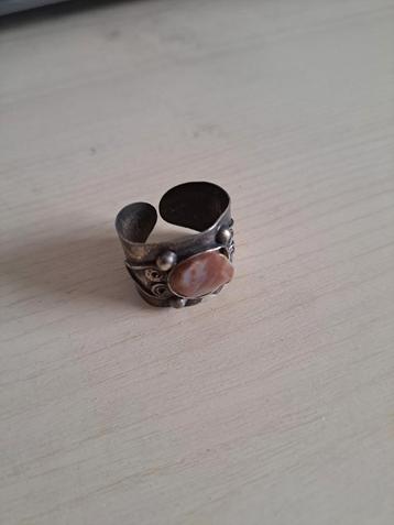 Vintage Ring met Steen beschikbaar voor biedingen