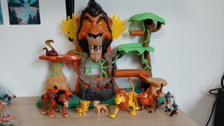 Disney lion king speelset Scar's place, Verzamelen, Poppetjes en Figuurtjes, Zo goed als nieuw, Ophalen of Verzenden