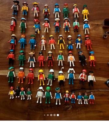 Playmobil 57 poppetjes met toebehoren beschikbaar voor biedingen