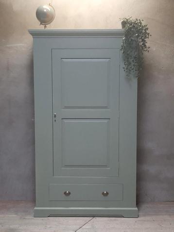 Prachtige wapenkast/drankenkast  beschikbaar voor biedingen