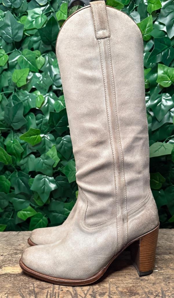 Bijna Nieuwe hoge laarzen van Sendra maat 41, Kleding | Dames, Schoenen, Zo goed als nieuw, Hoge laarzen, Grijs, Ophalen of Verzenden