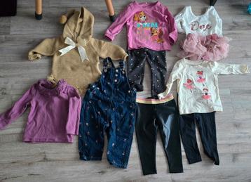 Mooi pakket babykleding (meisje) beschikbaar voor biedingen