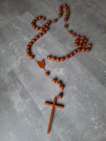 Lange Houten Rozenkrans beschikbaar voor biedingen