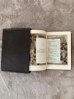 Oud religieus boek met illustraties, Antiek en Kunst, Ophalen of Verzenden