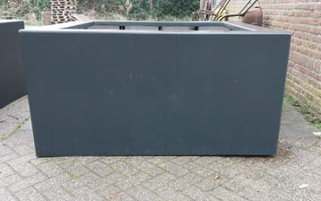 2 x Polyester Bloembak 160 x 160 x 80 cm beschikbaar voor biedingen