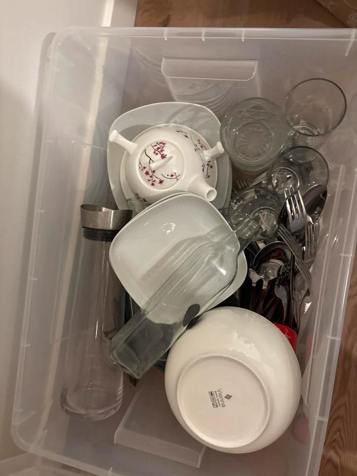 Gratis Complete Studenten Uitzet: Pannen, Borden, Bestek, Huis en Inrichting, Keuken | Keukenbenodigdheden, Gebruikt, Ophalen