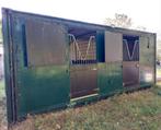 Nette stal container, Stalling, 2 of 3 paarden of pony's