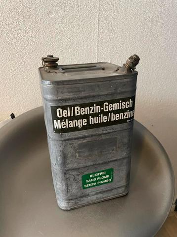 Vintage Metalen Jerrycan Olie/Benzine beschikbaar voor biedingen