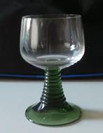 Witte wijn 4 Moezelglazen groene voet geribbelde steel: € 15, Verzamelen, Glas en Borrelglaasjes, Ophalen, Zo goed als nieuw, Overige typen