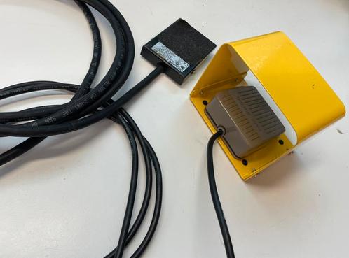 voetpedaal voetschakelaar Industriële pedaal schakelaar, Hobby en Vrije tijd, Elektronica-componenten, Gebruikt, Ophalen of Verzenden
