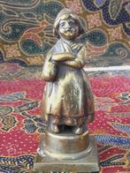 Man en vrouw mooi stel oude beeldjes uit Engeland 10,5 cm., Antiek en Kunst, Antiek | Koper en Brons, Ophalen of Verzenden, Brons