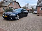 BMW 5-Serie 520I AUT 184 PK M-pakket 2015 Zwart, Auto's, Achterwielaandrijving, Zwart, 4 cilinders, 2000 kg