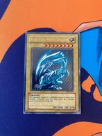 Blue-Eyes White Dragon - SDK-E001, Hobby en Vrije tijd, Verzamelkaartspellen | Yu-gi-Oh!, Foil, Ophalen of Verzenden, Losse kaart