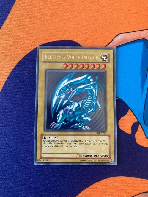 Blue-Eyes White Dragon - SDK-E001, Hobby en Vrije tijd, Verzamelkaartspellen | Yu-gi-Oh!, Zo goed als nieuw, Losse kaart, Foil