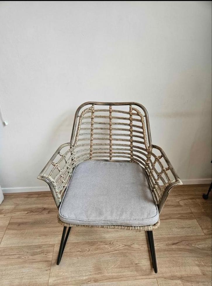 Rotan Stoel met Kussen, Huis en Inrichting, Stoelen, Gebruikt, Eén, Riet of Rotan, Grijs, Ophalen