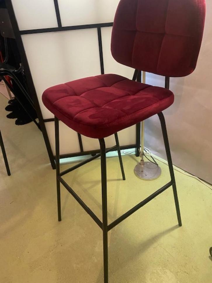 Barstoel velours met rug z.g.a.n., Huis en Inrichting, Barkrukken, Zo goed als nieuw, 60 tot 90 cm, Metaal, 1 kruk, Met voetsteun