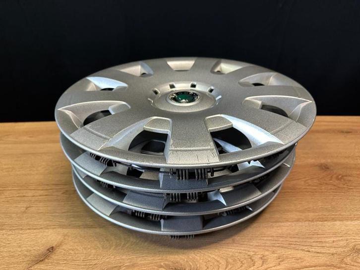 Skoda Wieldoppen, set van 4, 16 inch, Auto diversen, Wieldoppen, Gebruikt, Ophalen of Verzenden