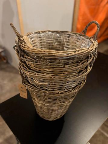 4 x rietenmand  beschikbaar voor biedingen
