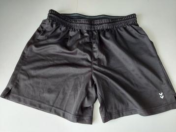 Hummel short zwart, maat M. Goede conditie!  beschikbaar voor biedingen