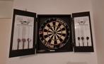 Bulls Classic Dartbord met Kast + Extra's, Sport en Fitness, Darts, Ophalen, Gebruikt, Dartbord met pijlen