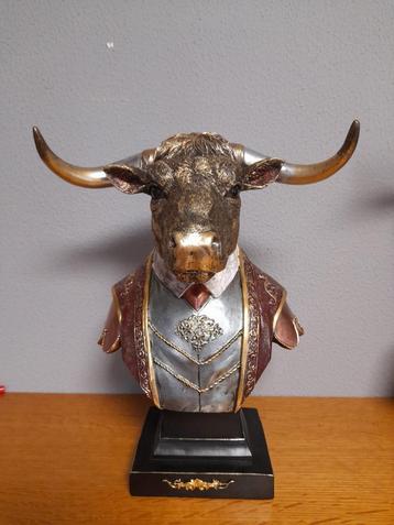 Borst beeld stier  beschikbaar voor biedingen