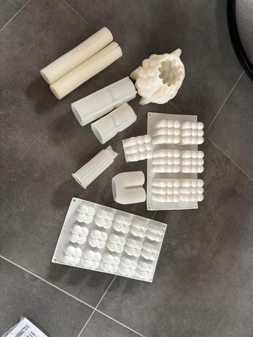 Verschillende kaarsenmallen beschikbaar voor biedingen